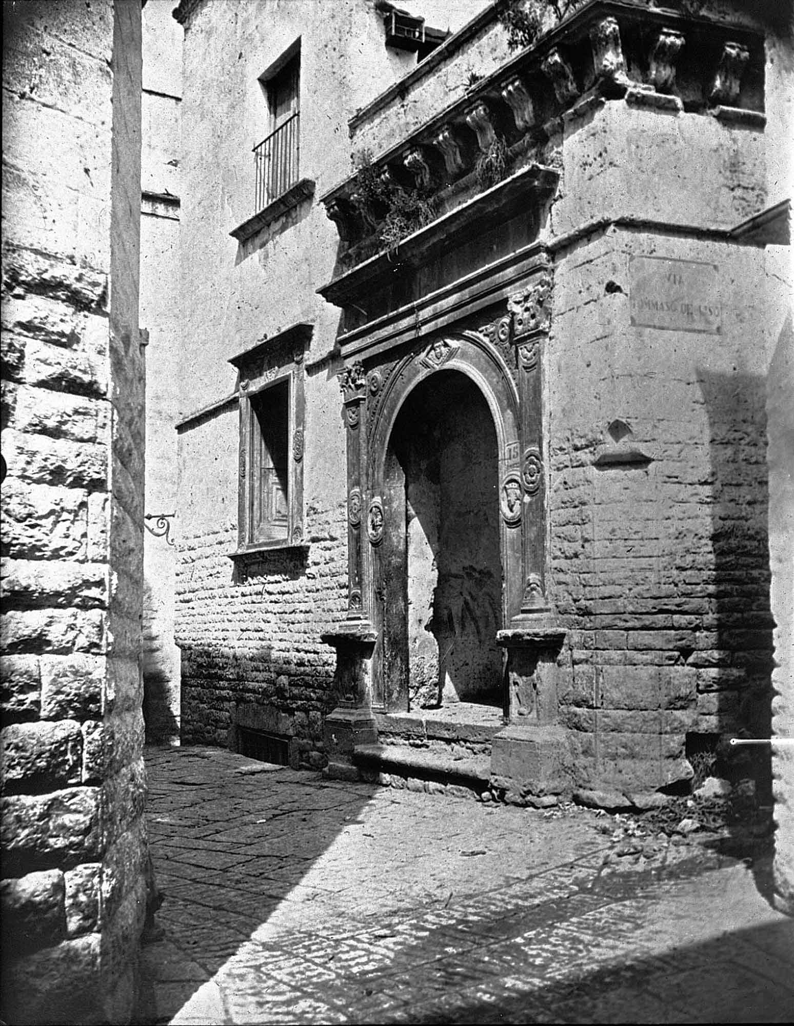 Palazzo tra Via Petusi(Tutino) e Via De Liso, in "Cento Citt d'Italia" del 1898