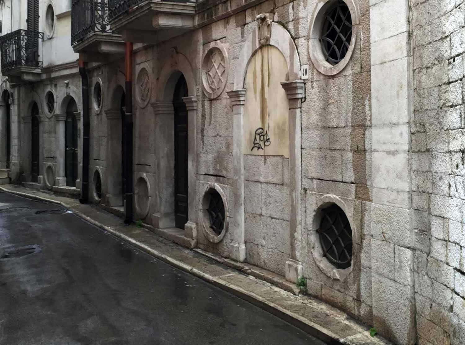 Casa-palazzina Via Porta Santa, 40