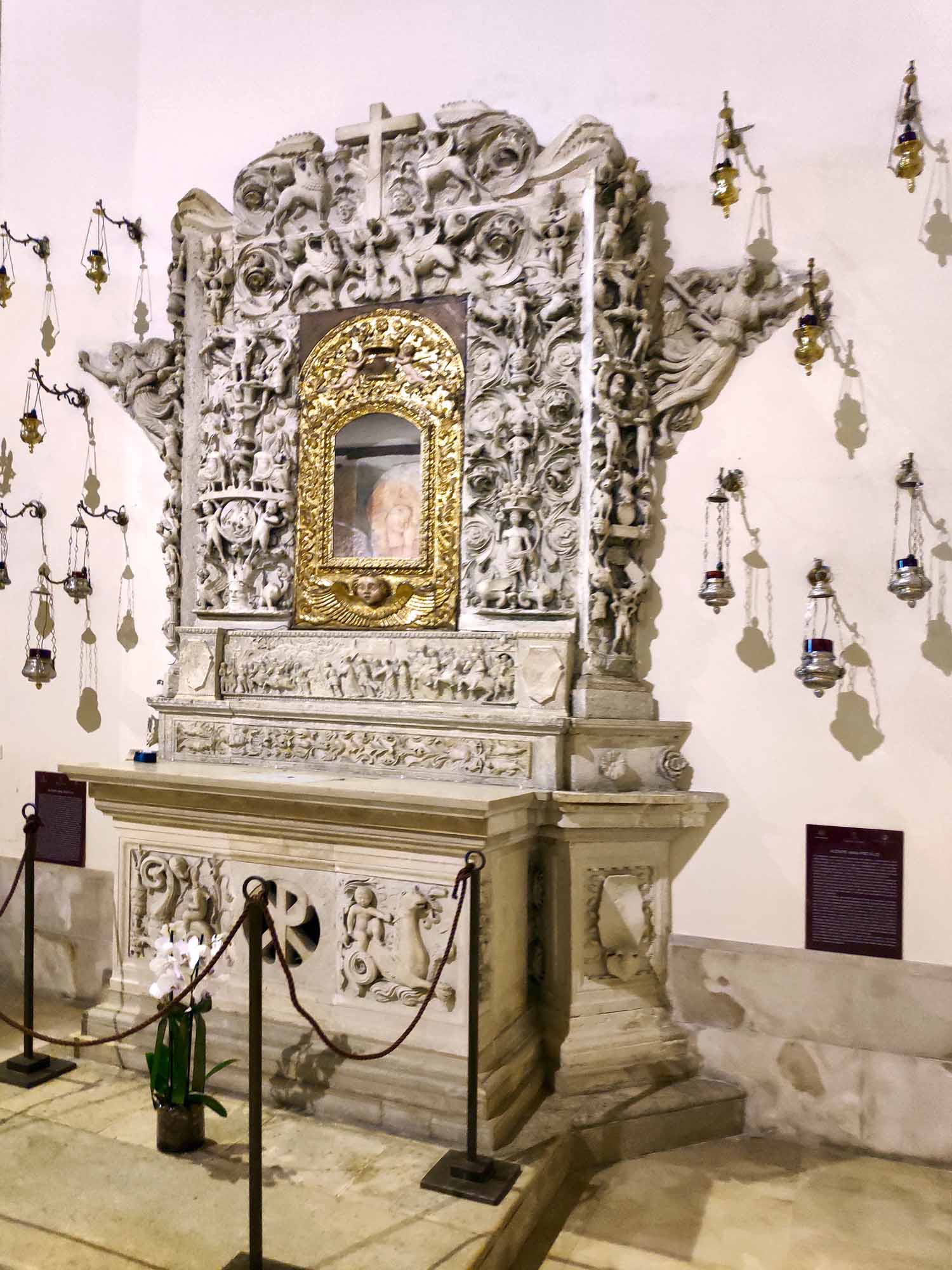 altare della Madonna della Pietà