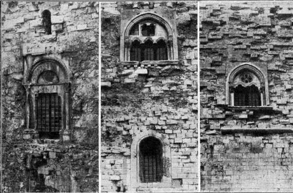 Castel del Monte - Alcune finestre, gioielli architettonici