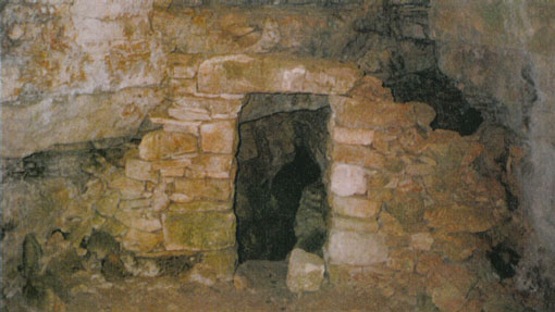 Gurgo: ingresso della Grotticella (PU1231)
