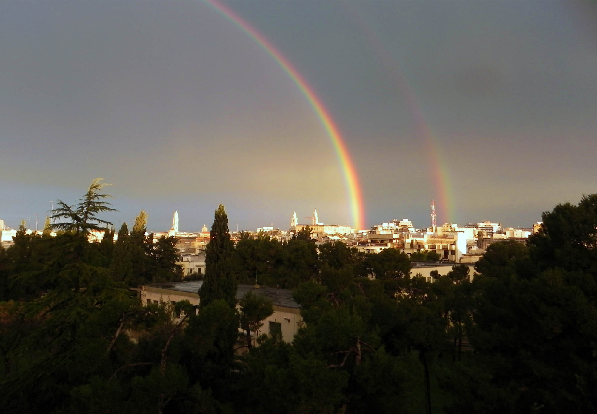 Arcobaleno su Andria dopo un temporale