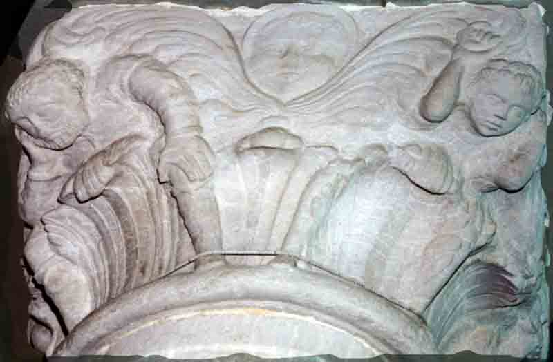 Chiostro coperto di Sant'Agostino - particolare di un capitello