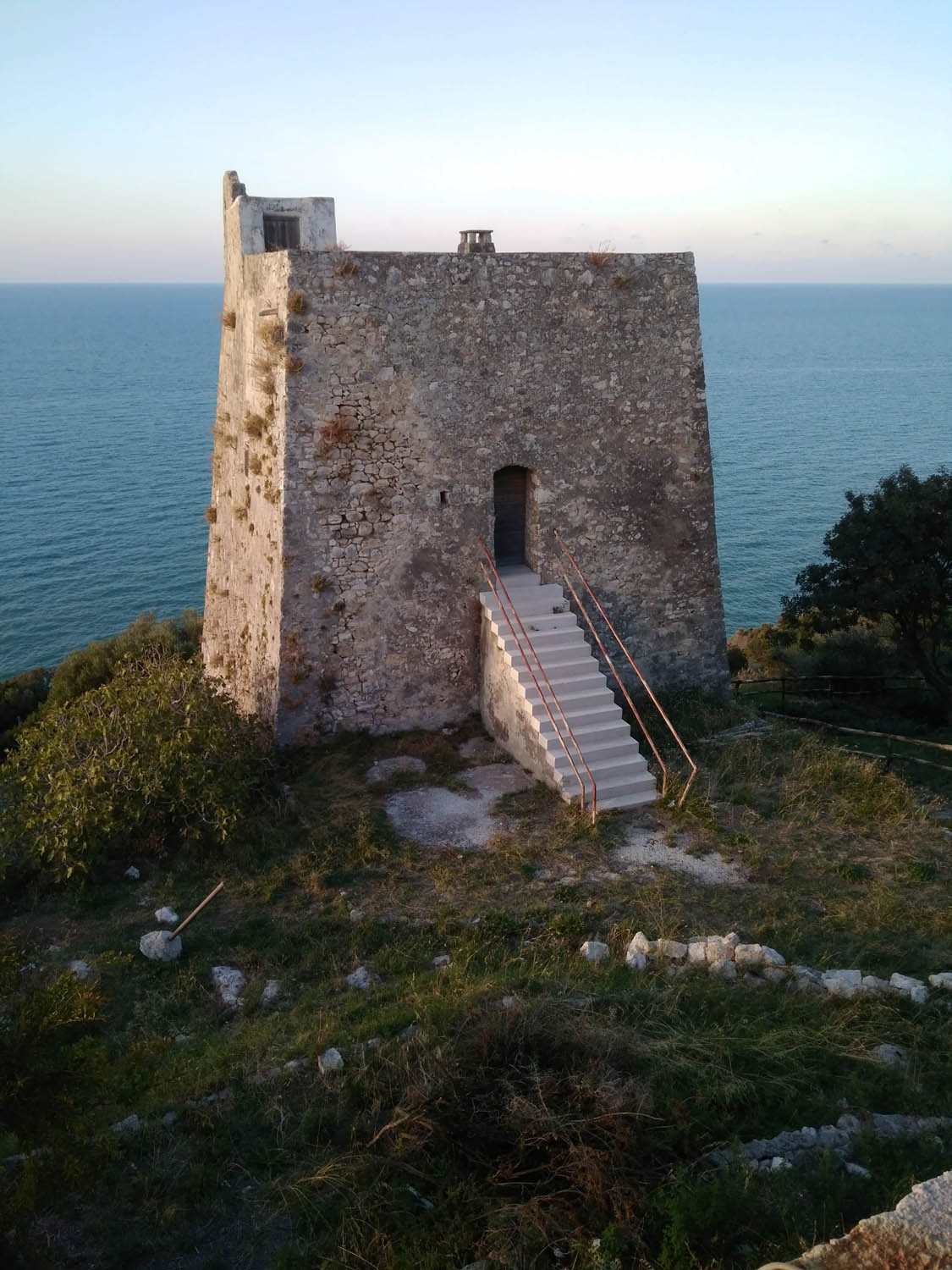 Torre aragonese su Monte Pucci