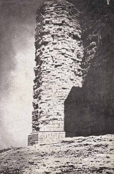 Una torre di Castel del Monte, foto Malgherini-Attimonelli del 1948