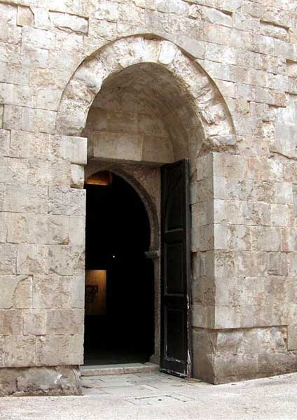 porta d'ingresso alla corte dalla sala di Nord-Est