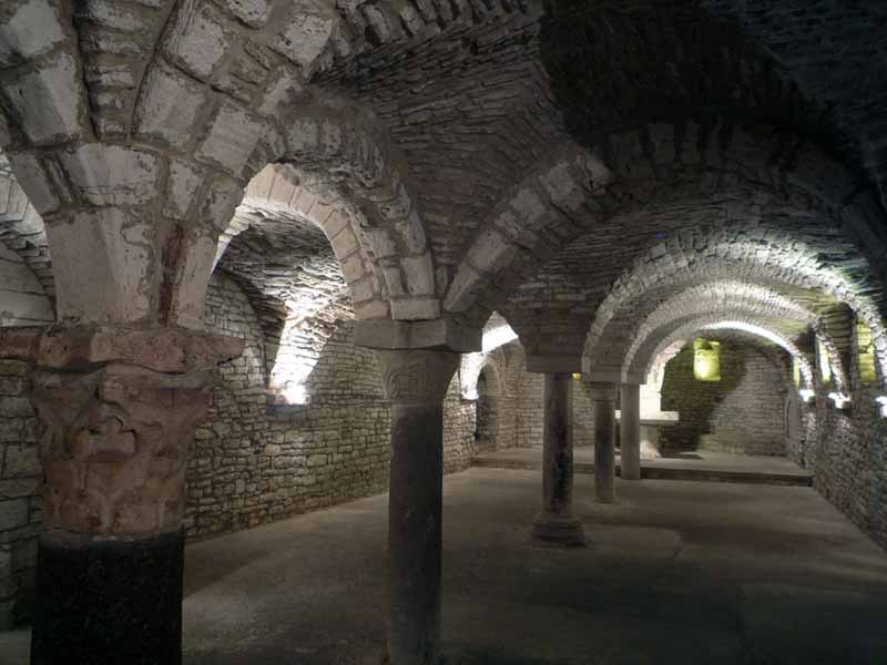 Visitare la cripta di San Pietro in Cattedrale