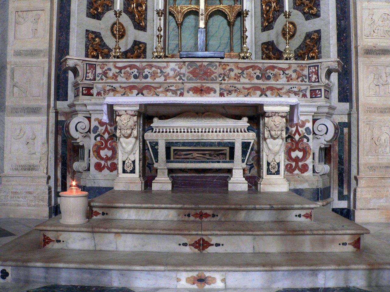 altare settecentesco della cappella di San Riccardo - foto M. Monterisi