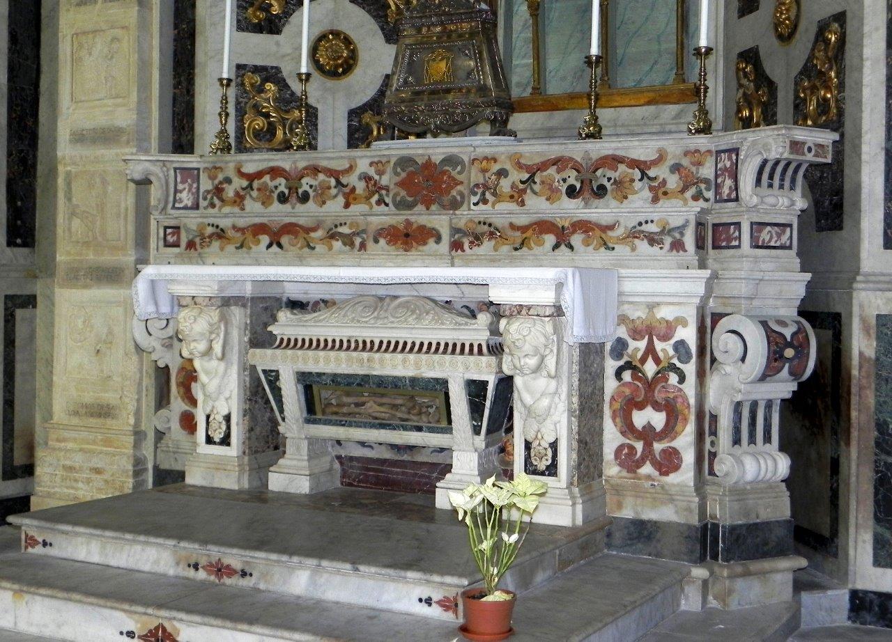altare di San Riccardo in marmi policromi