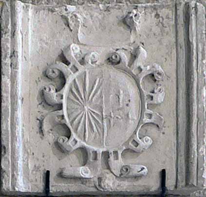 stemma D'Angiò-De lBalzo presso la cappella della Sacra Spina