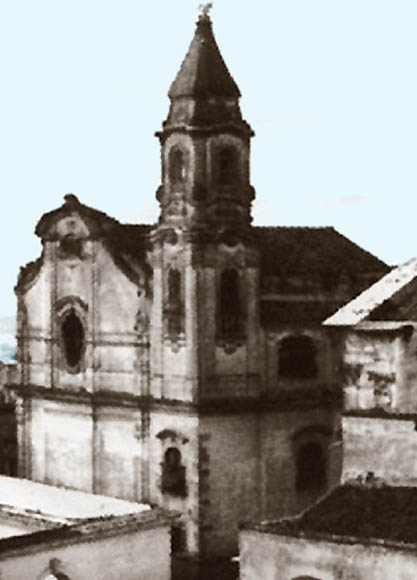 Vista dall’alto della Chiesa con il Campanile e a destra la sagoma della Cattedrale. - fototeca INASA