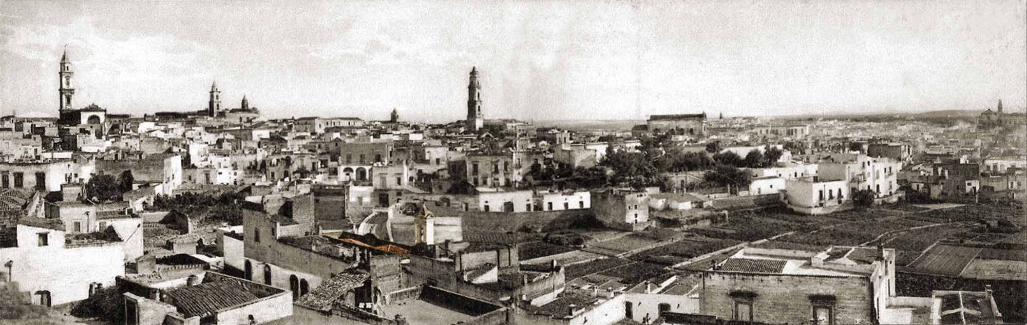 Andria vista dalle Fornaci con chiesa S. Lorenzo in primo piano, foto primo Novecento