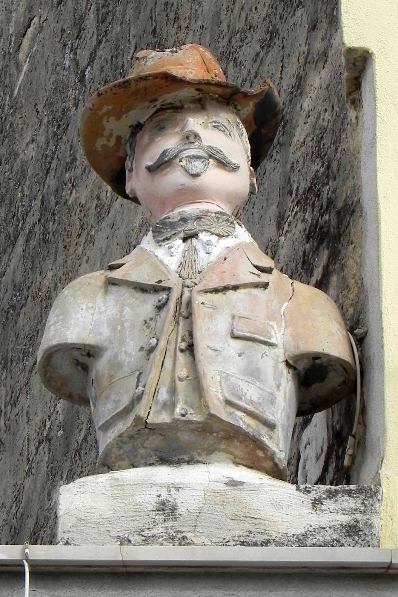 Busto fittile di M. R. Imbriani dei fornaciai Lomuscio-Caracciolo
