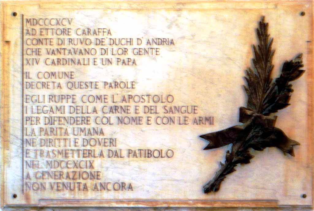 Epigrafe di Giovanni Bovio in memoria di Ettore Carafa (in Municipio)