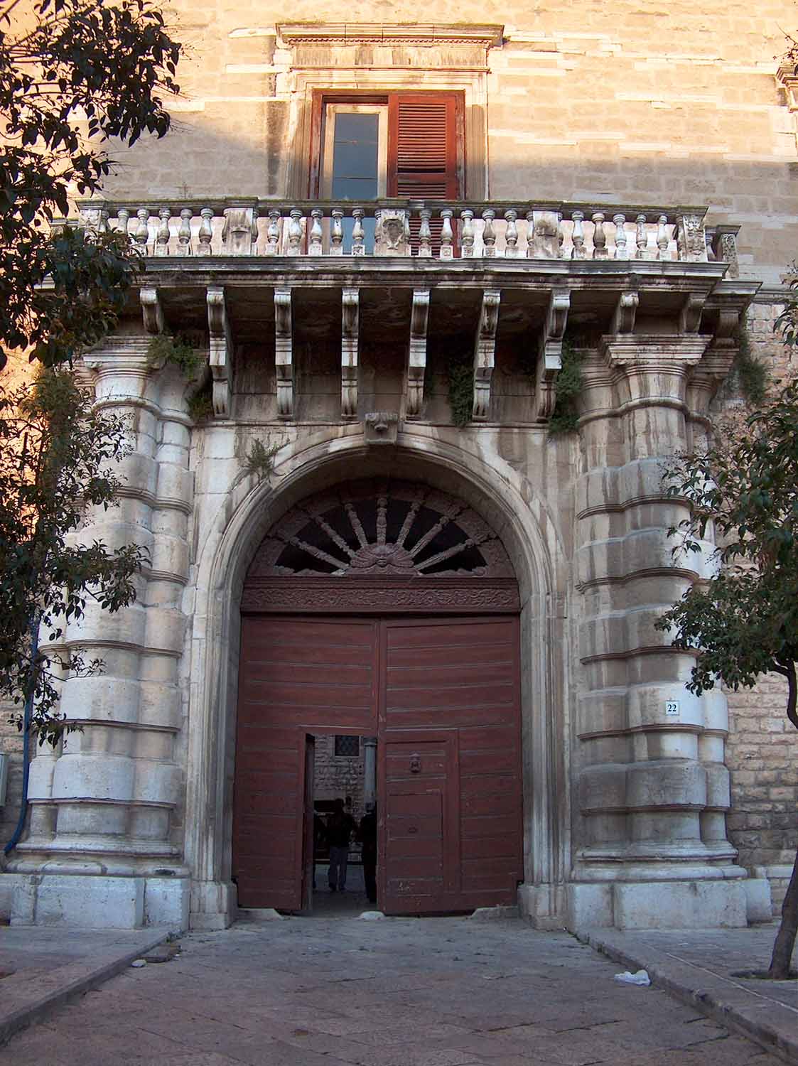 Palazzo Ducale: portale di largo La Corte