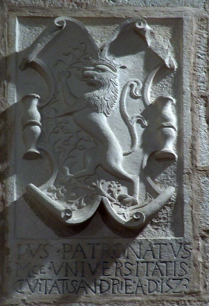 stemma sulla parete destra della chiesa di Porta Santa
