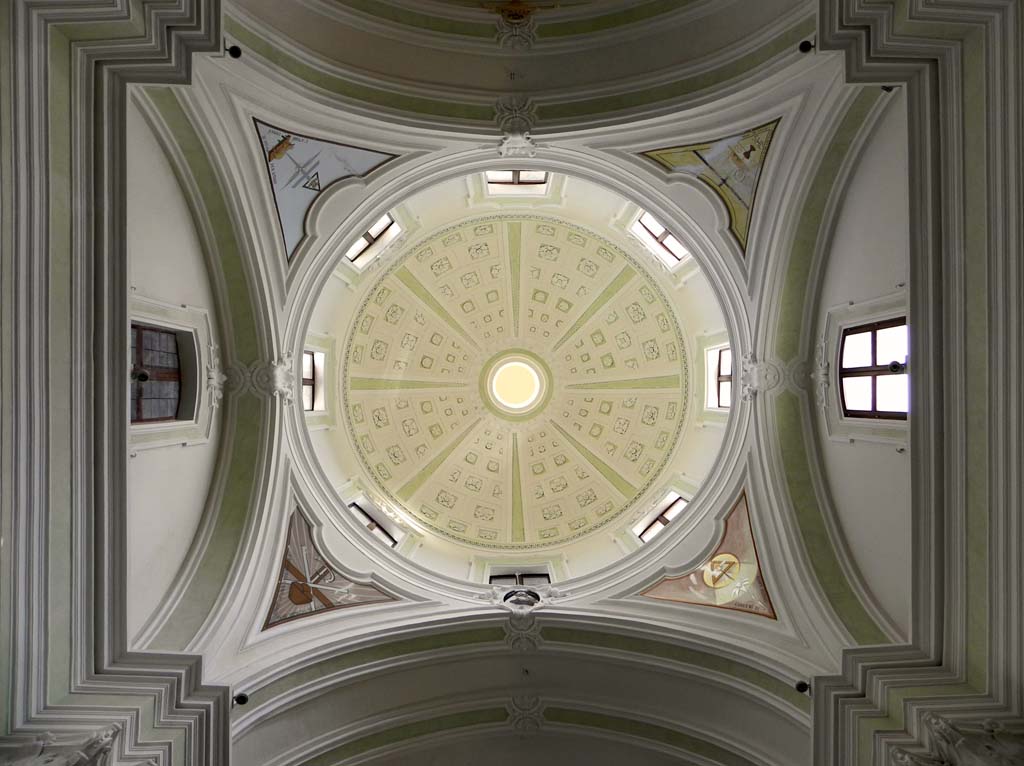 cupola del presbiterio: montaggio degli affeschi nei pennacchi