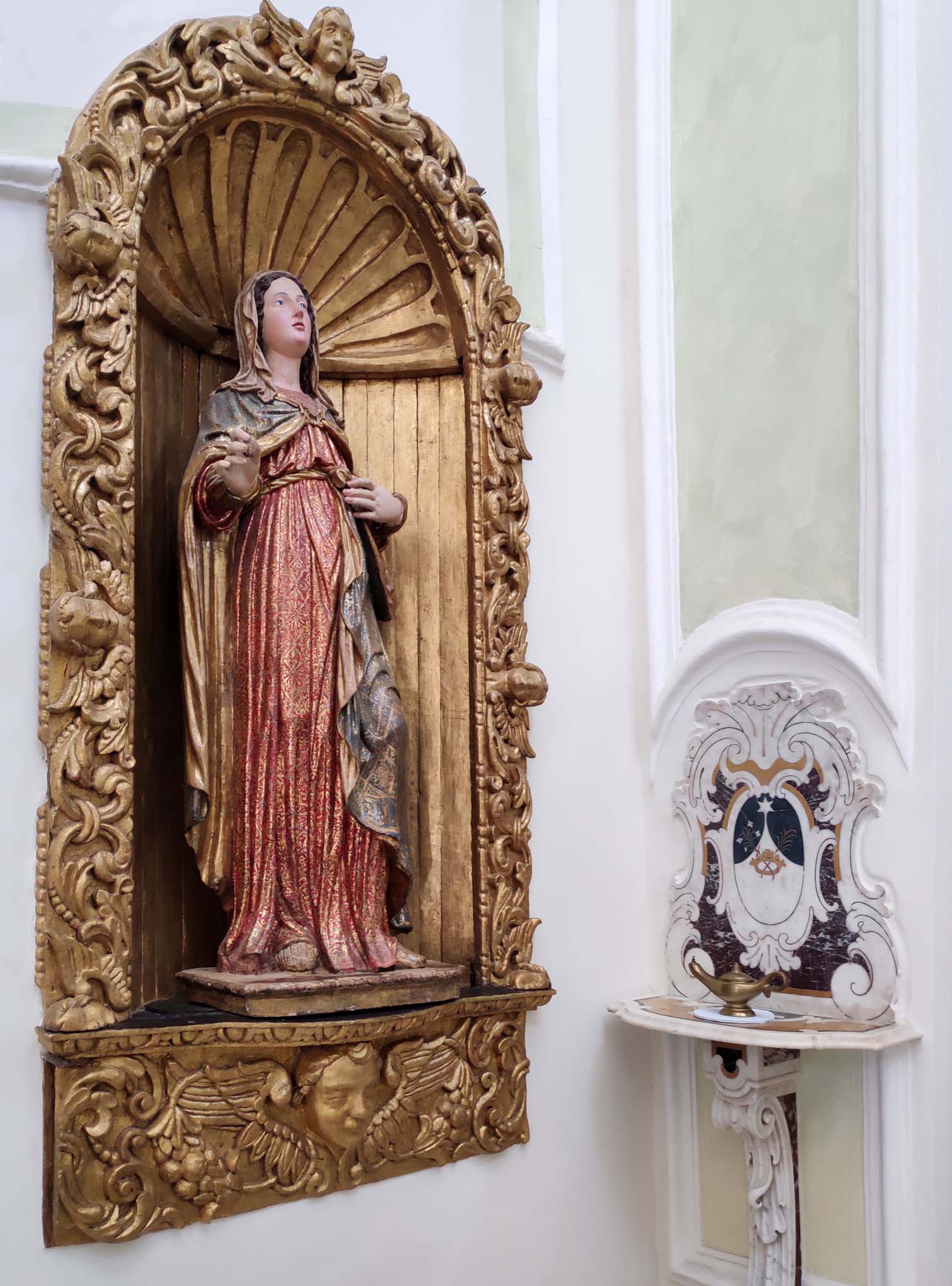 nicchia con la statua della Madonna del rosario -ricostruzione