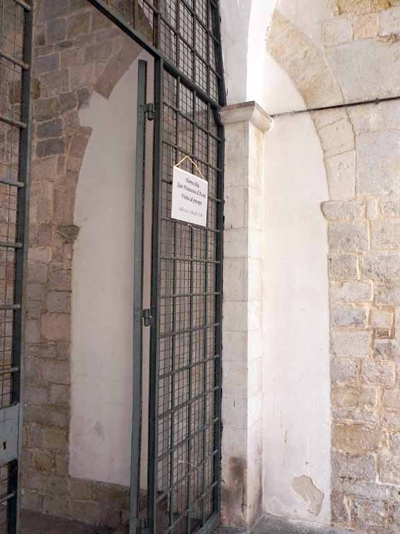porta laterale di accesso alla chiesa