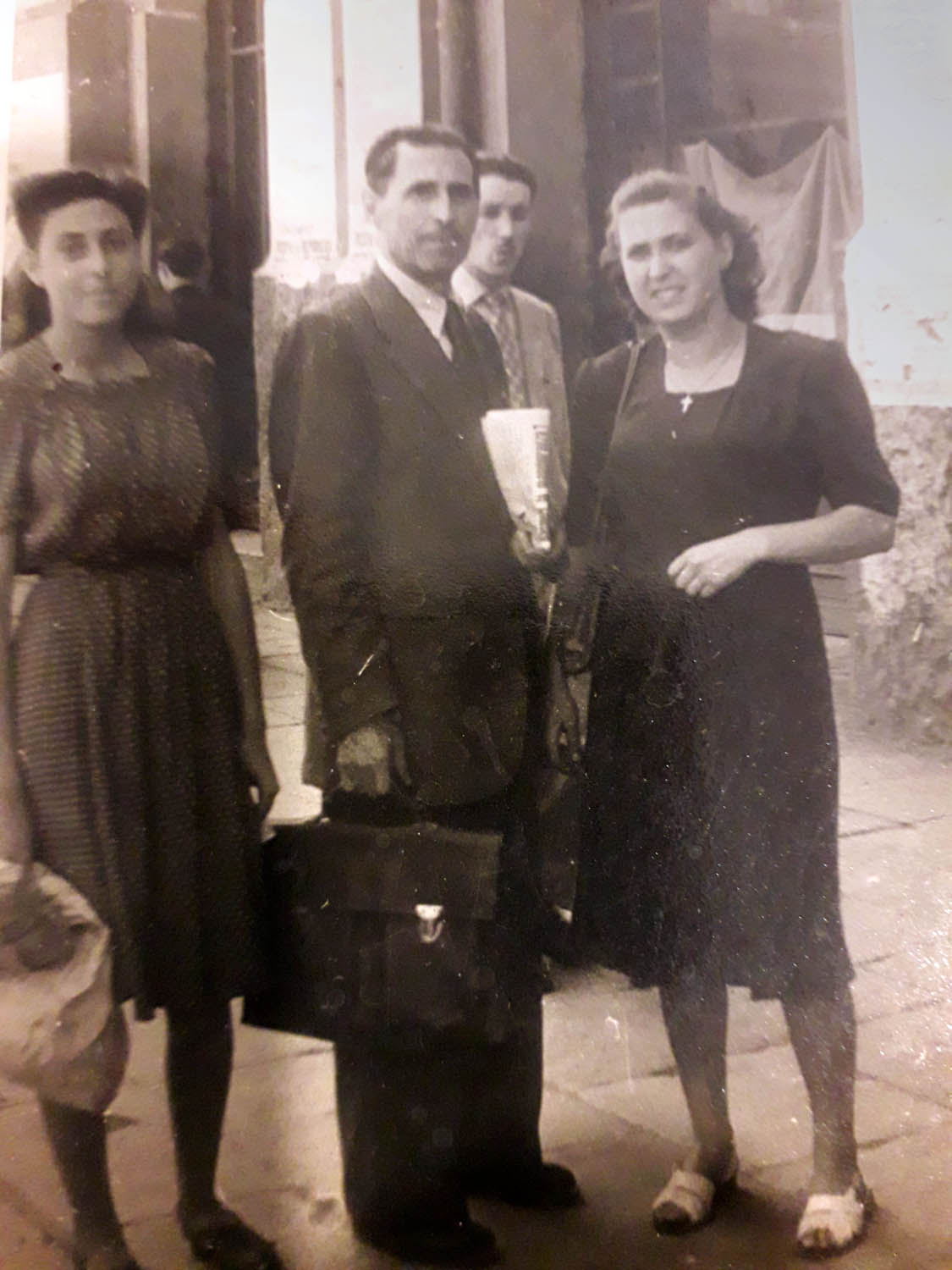 Vincenzo Sterlicchio con le figlie Angela e Giuseppina