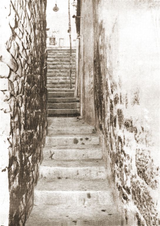 Grotte Sant'Andrea: accesso al 2° vicolo (la foto originale è dello studio Malgherini Attimonelli)