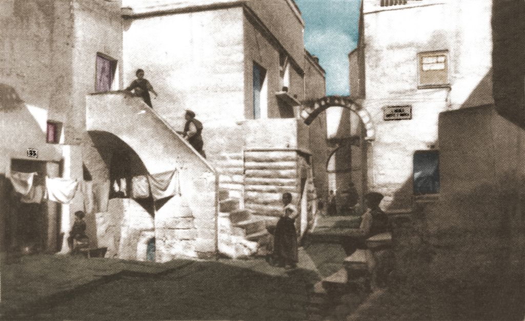 abitazioni in grotte, rione Sant'Andrea (foto originale di Malgherini-Attimonelli della prima metà del '900)