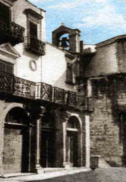 Casa addossata a Porta Santa, in una foto dei primi del 1900