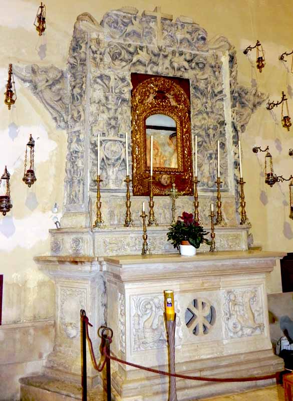 Madonna della Pietà - altare
