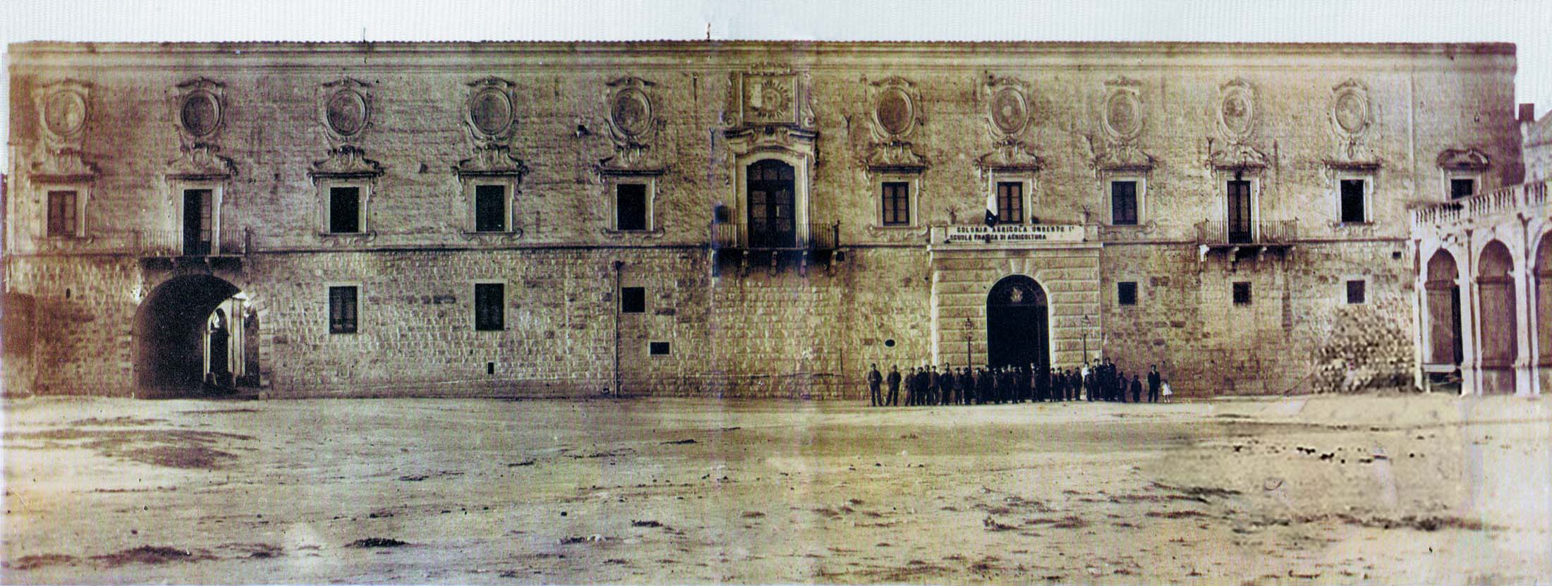 Panoramica d'insieme della Colonia Agricola - Scuola Pratica di Agricoltura, inizi Novecento