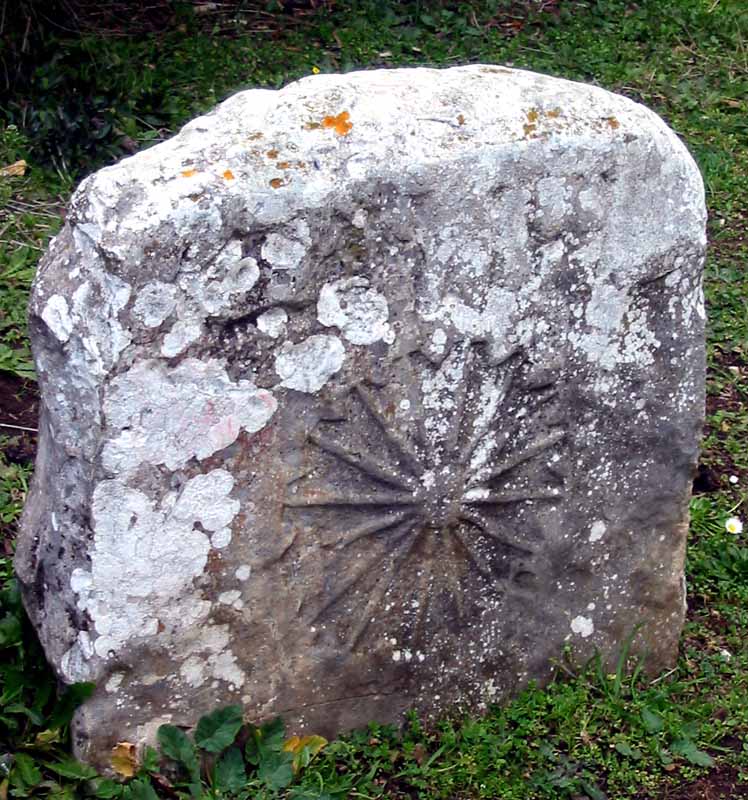 reperto scultoreo presso Castel Del Monte, stemma dei Del Balzo