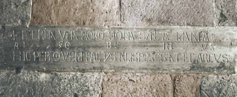 Foto dell'iscrizione posta sul 3 pilastro sinistro della navata centrale)