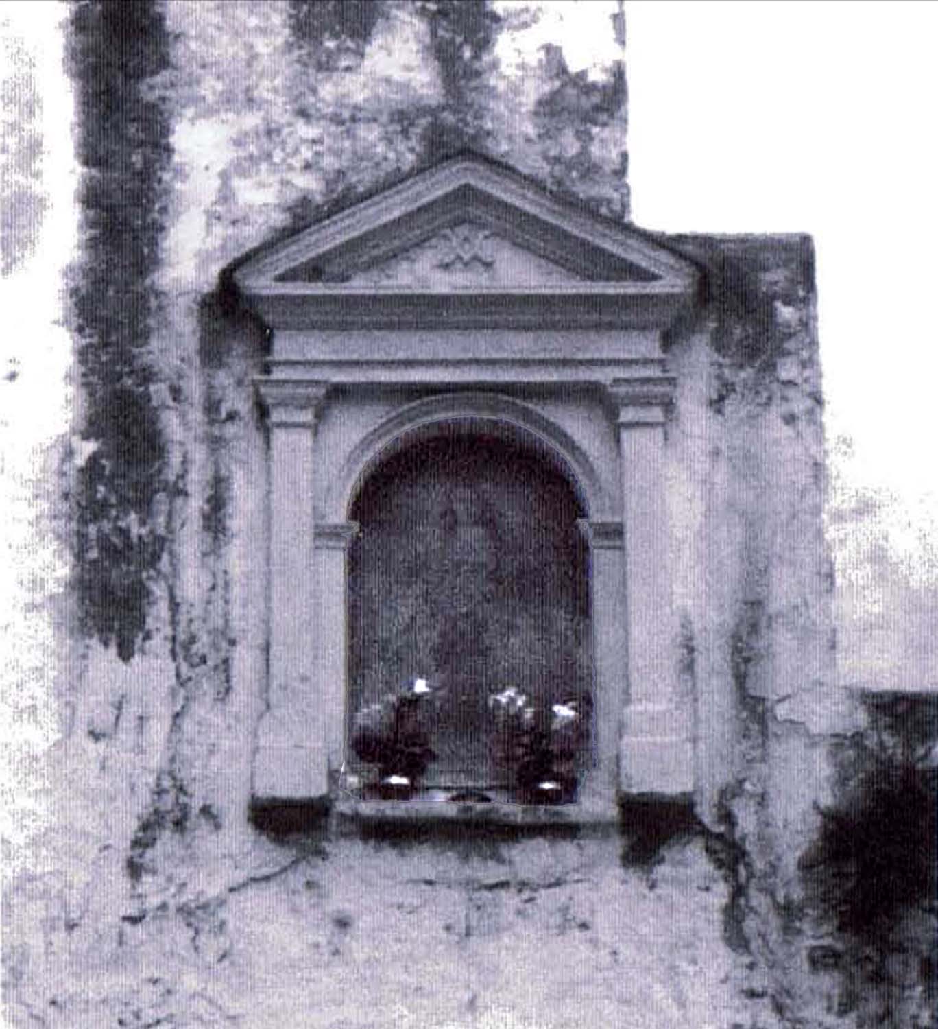 Madonna de' Miracoli: pittura ad olio in Via Valletta, 2 - foto Cestari