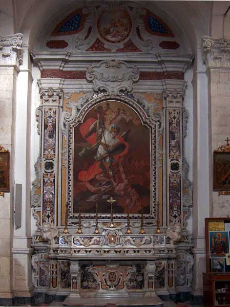 altare con la tela di San Michele Arcangelo