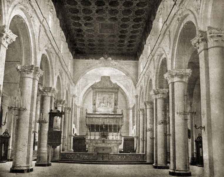 la navata in una foto del 1930