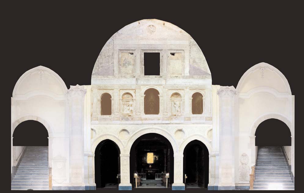 Restauro virtuale della facciata centrale con ricollocazione in situ dei frammenti lapidei.