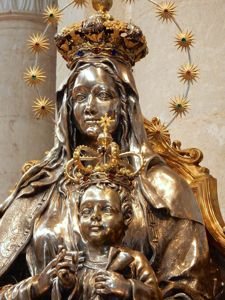 Statua Madonna dei Miracoli- particolare