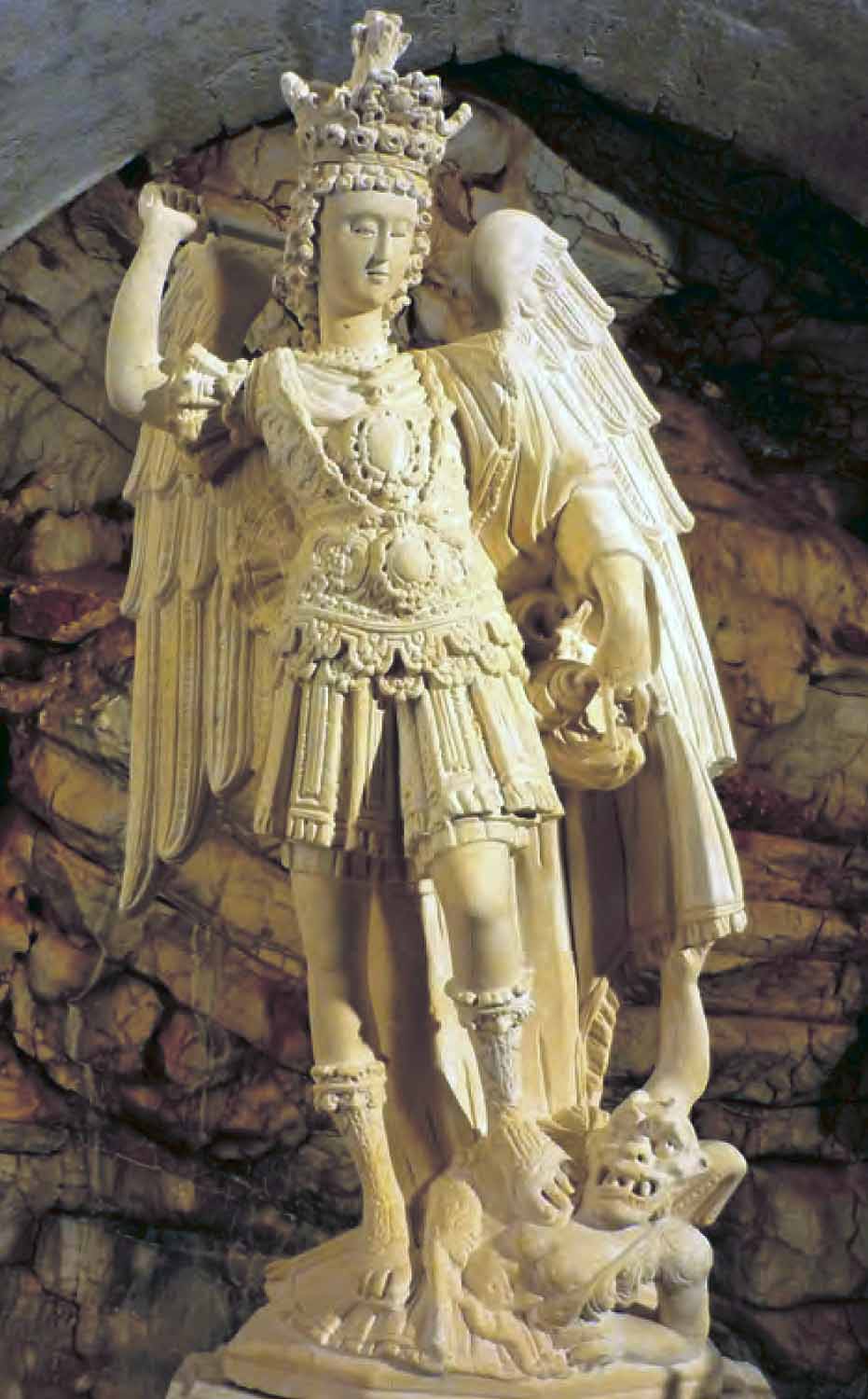 Minervino, Grotta di S. Michele - statua