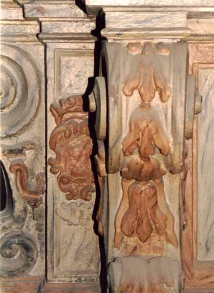 corno sinistro, coi vecchi stucchi