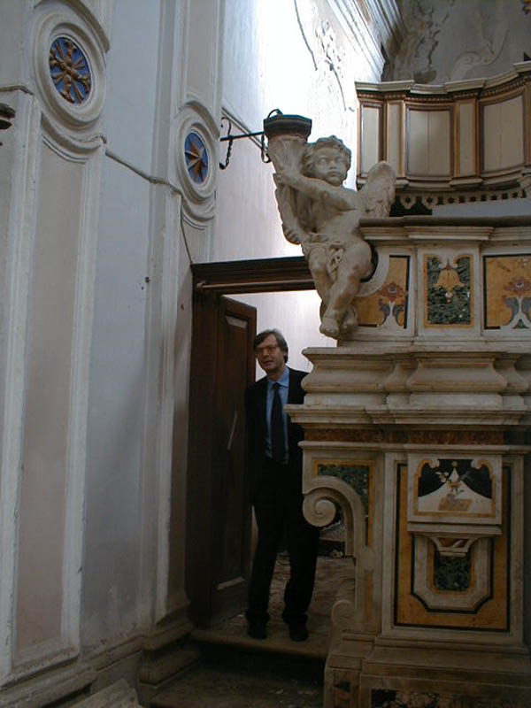 Vittorio Sgarbi visita S.Domenico prima del restauro del 2013