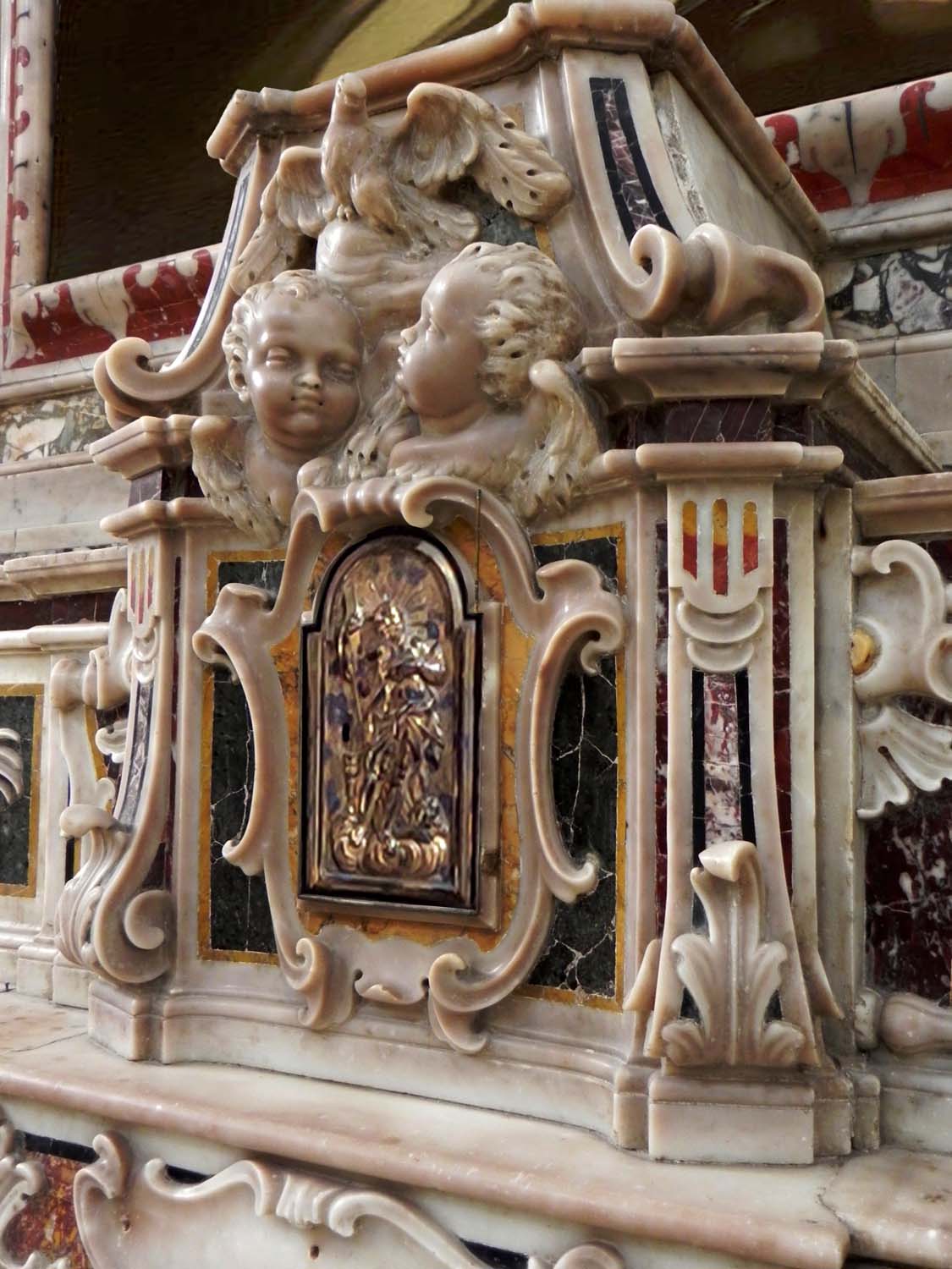 ciborio dell'altare della Vergine del rosario