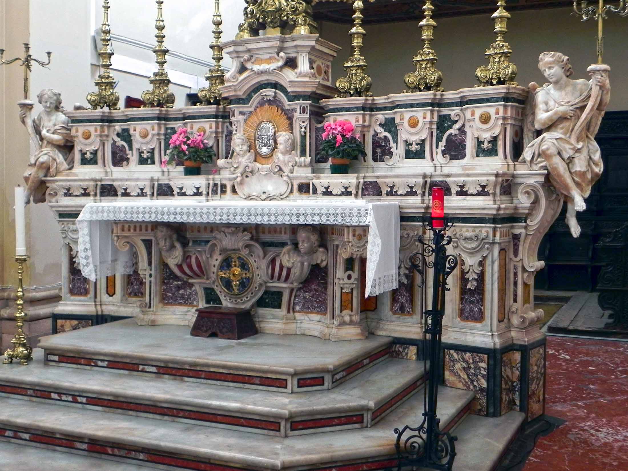 altare maggiore della Chiesa di S. Francesco