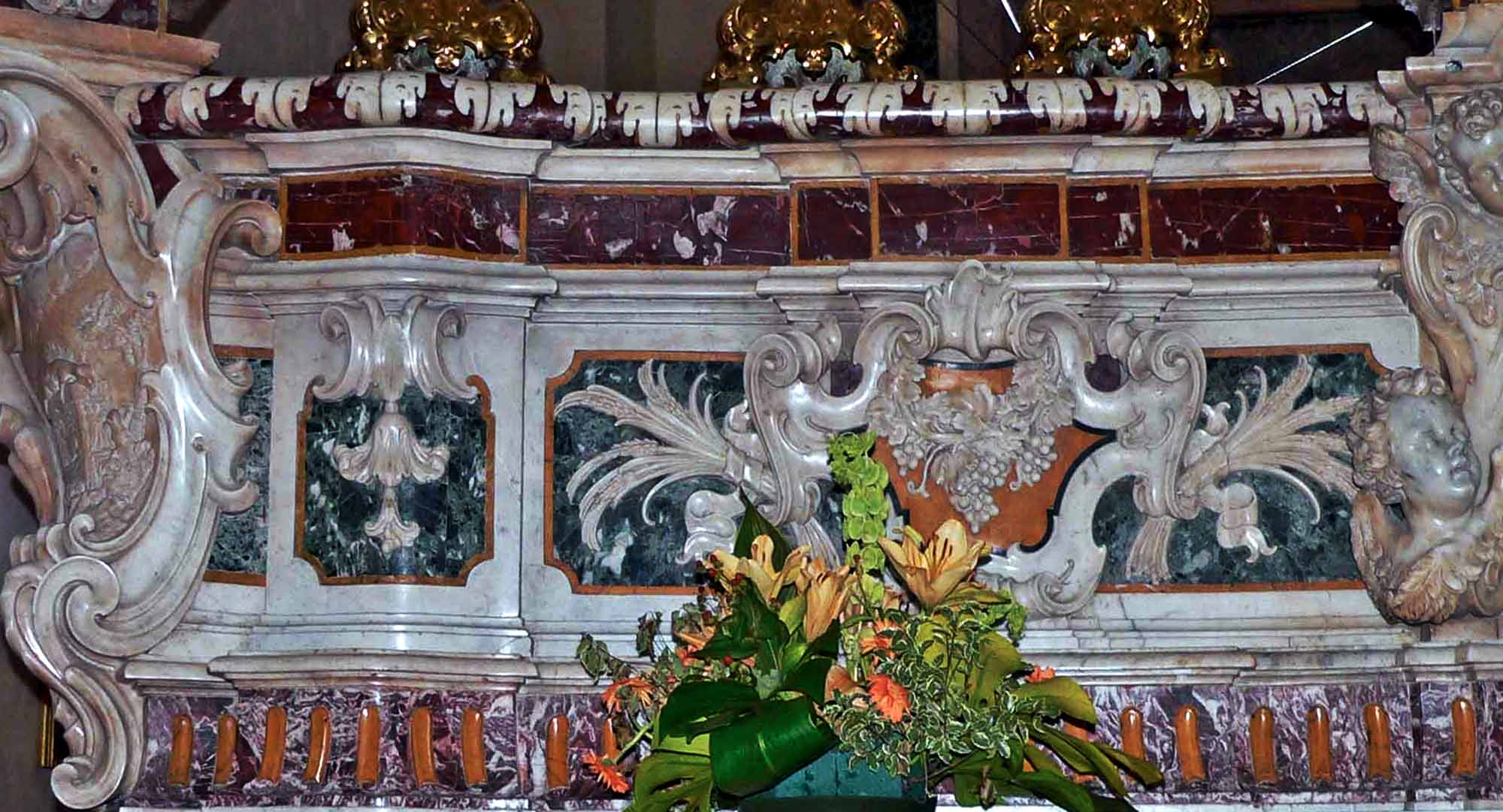 Altare maggiore: postergale, particolare (foto M. Monterisi)
