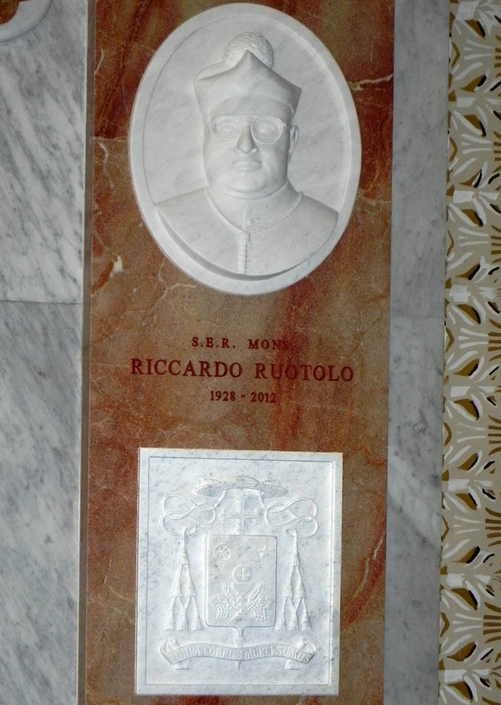 tomba di mons. Riccardo Ruotolo