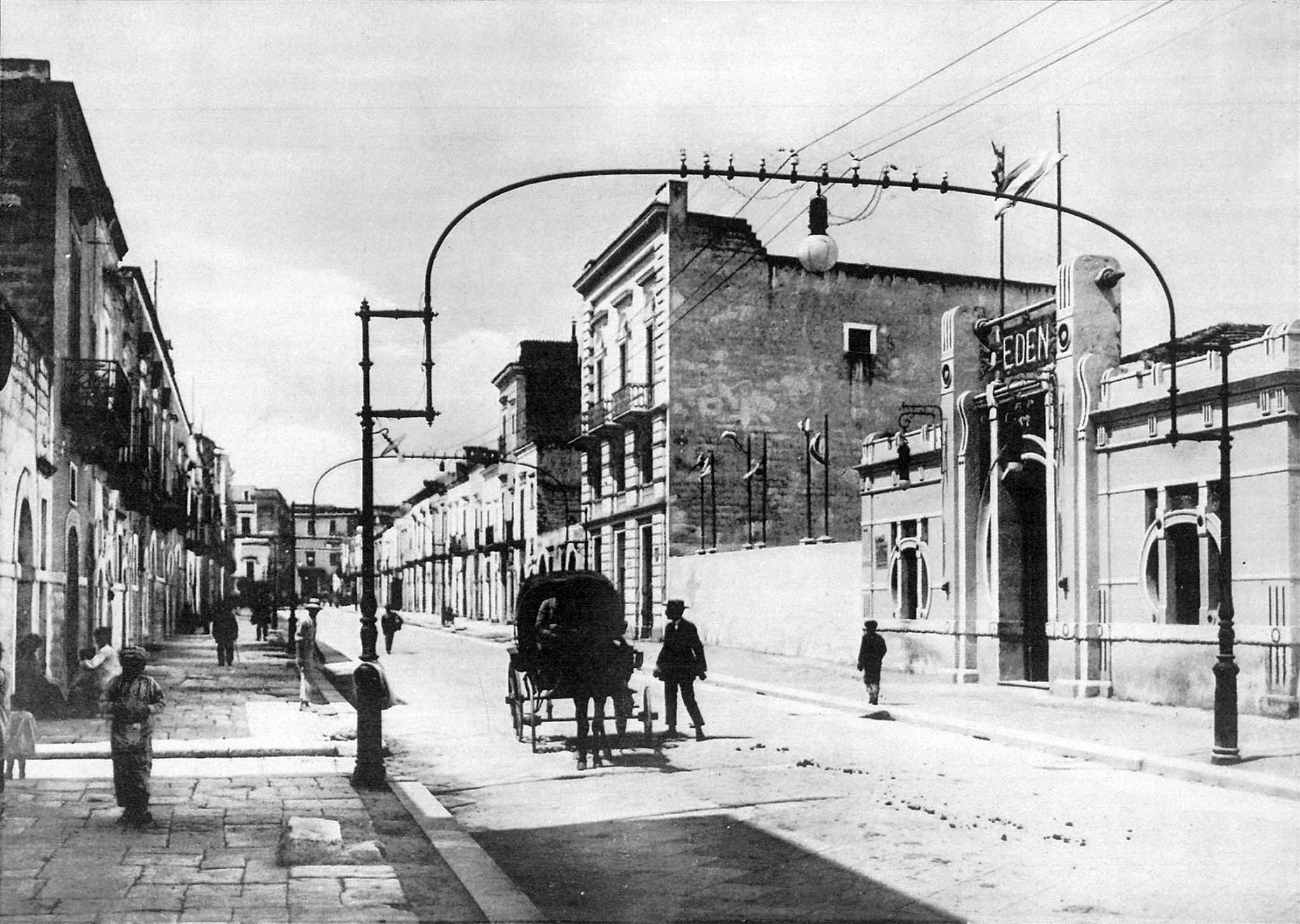 La luce elettrica in Via dei Cappuccini