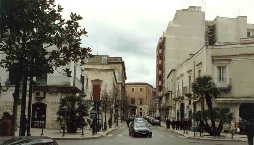 via Porta Castello verso piazza Catuma